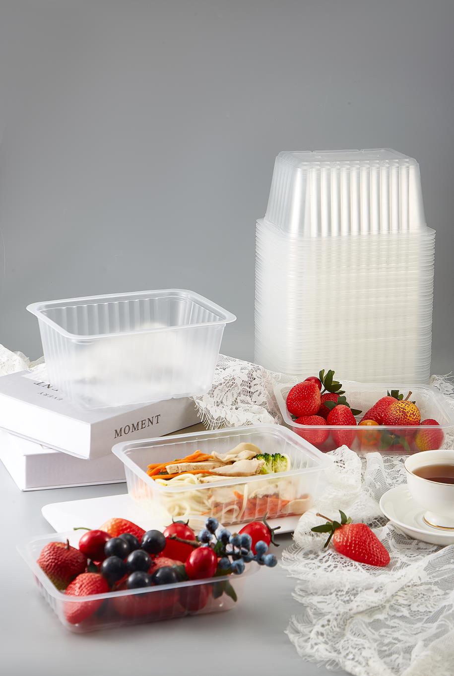 Can disposable plastic lunch boxes be heated in a microwave?